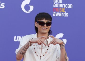 Nuevamente controversia en Viña 2024: TVN pide cancelar participación de Peso Pluma en el Festival