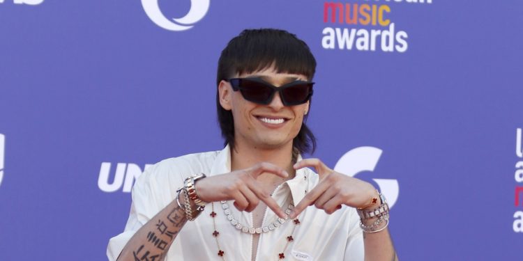 Nuevamente controversia en Viña 2024: TVN pide cancelar participación de Peso Pluma en el Festival