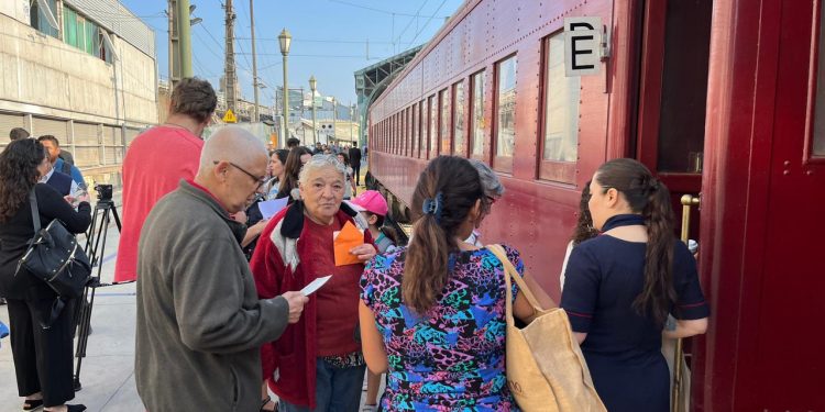 Ministro de Transportes y Presidente de EFE lanzan temporada de verano en los trenes de Chile