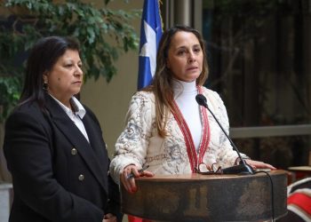 Diputada Carla Morales pidió explicar reducción presupuestaria que podría dejar a más de 140 personas mayores sin hogar