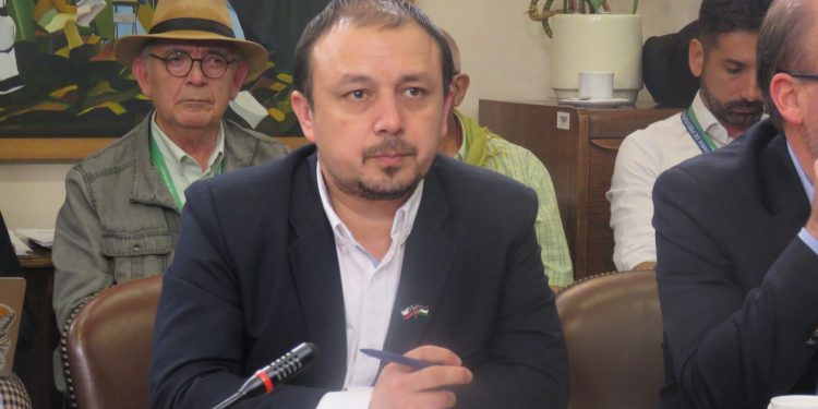 Diputado Cuello sobre anuncio de buses eléctricos en Valparaíso: «esto es muy positivo y también valoro el compromiso del Gobierno con la ley Que Pase La Micro»