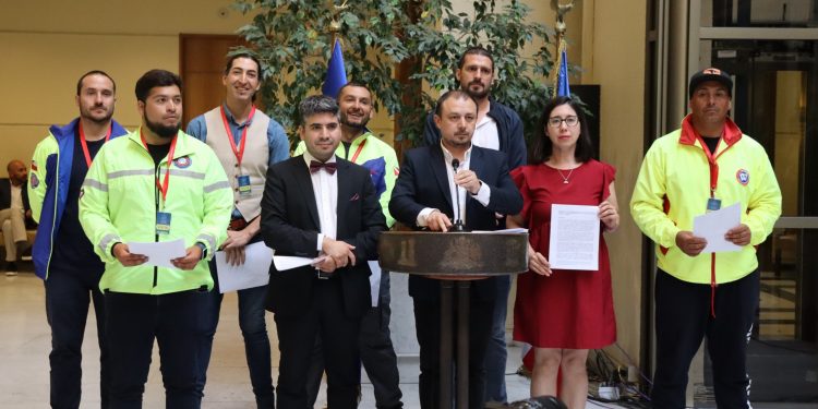 Diputado Luis Cuello presenta ley de derechos laborales de Salvavidas