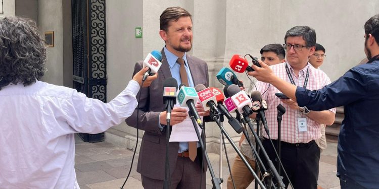 Diputado Stephan Schubert entregó carta a ministra Tohá para pedir medidas enfocadas en el control de las cárceles y propuso incorporar globos de televigilancia