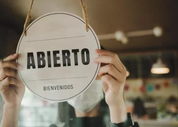 Al 83% de los Chilenos le gustaría emprender, pero la mayoría cree que este año será peor que 2023 para hacerlo