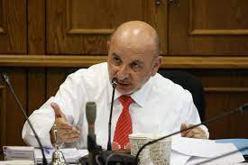 Senador Juan Luis Castro (PS): «No basta con la ley corta de Isapres para resolver la crisis»