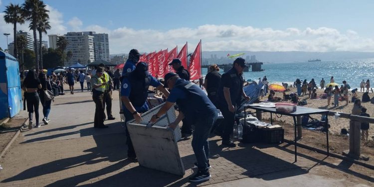 Municipio de Viña del Mar intensifica labores de fiscalización y decomiso de productos a comercio ambulante ilegal