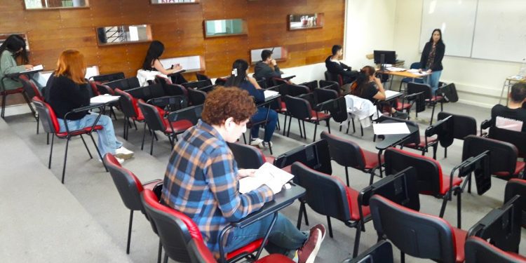 94 estudiantes recién titulados por la Escuela de Medicina UV rindieron el Eunacom 2024 en los Campus Reñaca y San Felipe