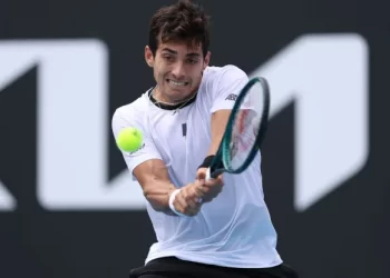Cristian Garín sufre dolorosa derrota y queda eliminado del Australian Open