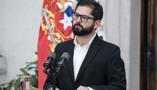 Plaza Pública CADEM: Presidente Boric cierra 2023 con 31% de aprobación