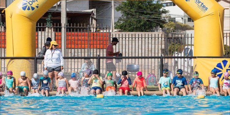 Municipio inició temporada de piscinas 2024 con actividades gratuitas en los barrios de Viña del Mar