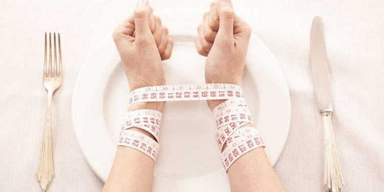 [Opinión] Mónica Oyarzun: Aumento de trastornos alimentarios en adolescentes