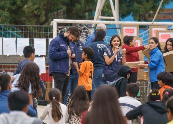 Presidente Boric y ministra Arredondo entregan Botiquines Culturales a niñas y niños afectados por los incendios