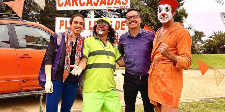 Mimo Tuga repartió sonrisas y abrazos en zonas afectadas por los incendios