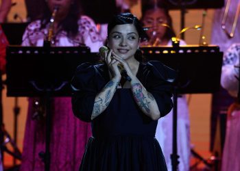 Mon Laferte anuncia show benéfico en apoyo a víctimas de Incendios en la Región de Valparaíso