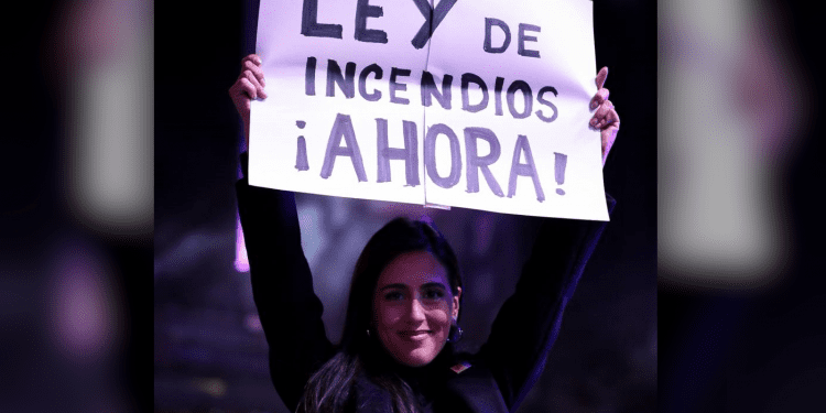 Acompañada por la comunidad afectada por los incendios, Alcaldesa Macarena Ripamonti asiste a primera noche de Festival de Viña