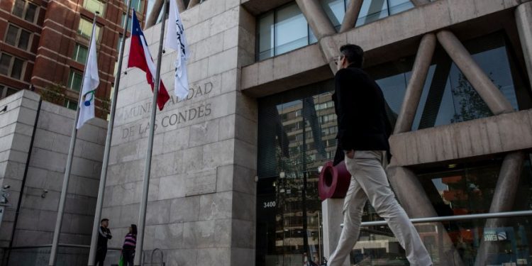 Investigado por pagos irregulares: Tesorero de la Municipalidad de Las Condes es encontrado muerto