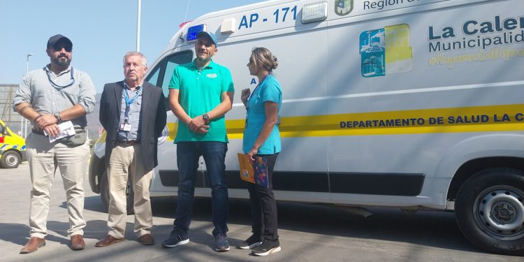 Hospital Biprovincial recibe ambulancia en comodato de parte de Municipalidad de La Calera tras perder dos móviles en incendio de Viña del Mar