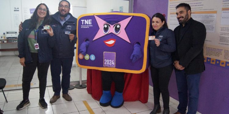 Mineduc y Junaeb anuncian Beca Especial de Educación Superior de más de un millón de pesos para estudiantes afectados por incendios en Valparaíso