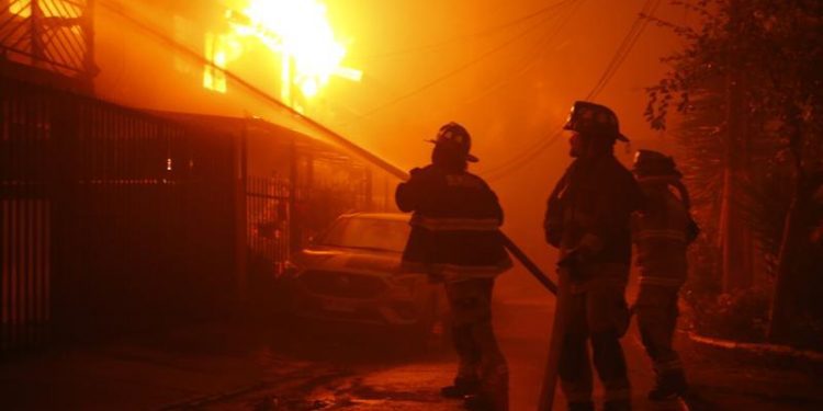 Incendios Forestales en Valparaíso: Albergues y Centros de Acopio para Damnificados