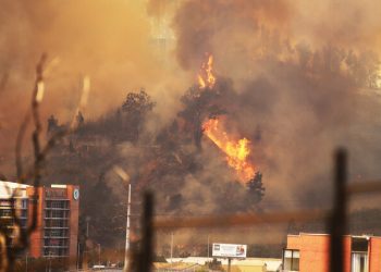 Bomberos, brigadistas y personas afectadas por los incendios en Viña del Mar podrán recibir atención de salud en centro Achs