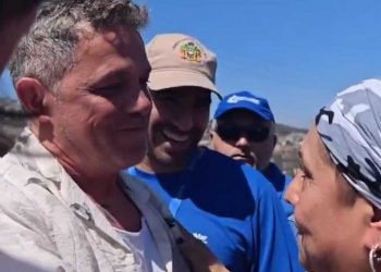 Alejandro Sanz visitó zonas afectadas por incendios y llamó a la solidaridad de los artistas en Viña del Mar