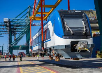 Nuevos trenes para el servicio Rancagua – Santiago ya se encuentran en el país e inician su desembarco