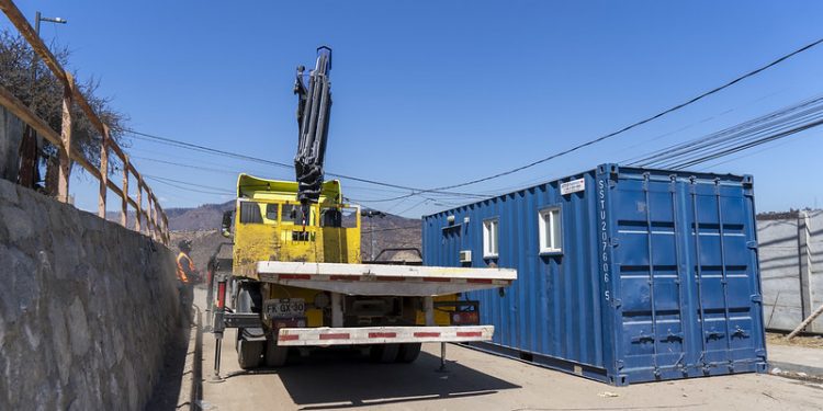 Municipio Abierto de Quilpué instala 124 duchas en sectores siniestrados