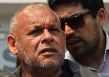 «Un puñado de hueones miserables»: Gobernador Mundaca sugiere motivación política detrás de incendios