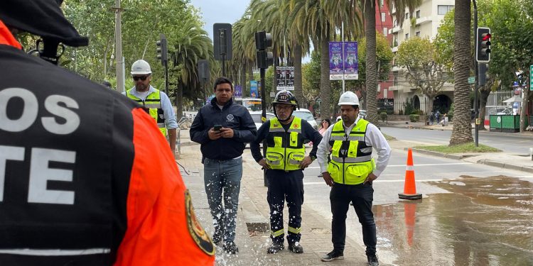 Bomberos y Esval realizan monitoreo preventivo de redes y grifos previo al Festival de Viña del Mar