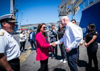 Subsecretaria despide buque que realizará expedición científica en cordilleras submarinas de Chile