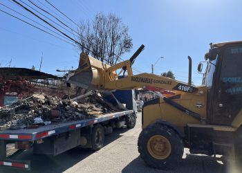 Municipio Abierto de Quilpué vuelca todos sus recursos en remover escombros de las viviendas siniestradas por mega incendio