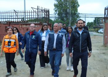 Gobernador Rodrigo Mundaca recibe ayuda proveniente de la Región de Ñuble para afectados por los incendios