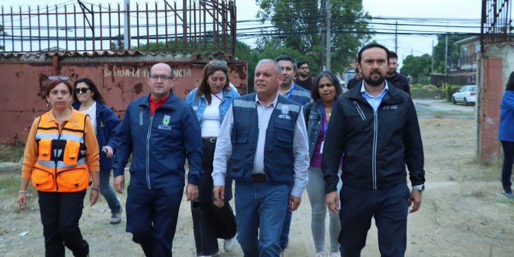 Gobernador Rodrigo Mundaca recibe ayuda proveniente de la Región de Ñuble para afectados por los incendios