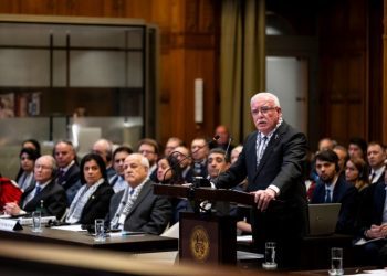 Riad Malki: «Los sucesivos gobiernos israelíes han dado al pueblo palestino solo tres opciones: limpieza étnica, apartheid o genocidio»