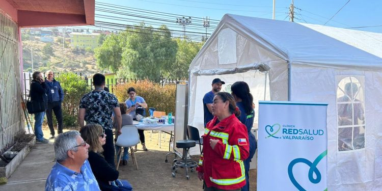 Realizan operativo médico en zona afectada por incendios en Viña del Mar