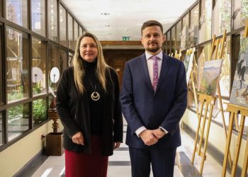 Diputados de la Comisión de RREE catalogan como “premio de consuelo” designación de Muñoz como embajadora en Ecuador