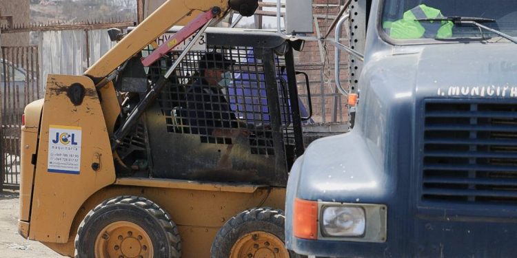 Avanza remoción de escombros y se implementarán turnos de trabajo nocturno con maquinarias en las zonas siniestradas