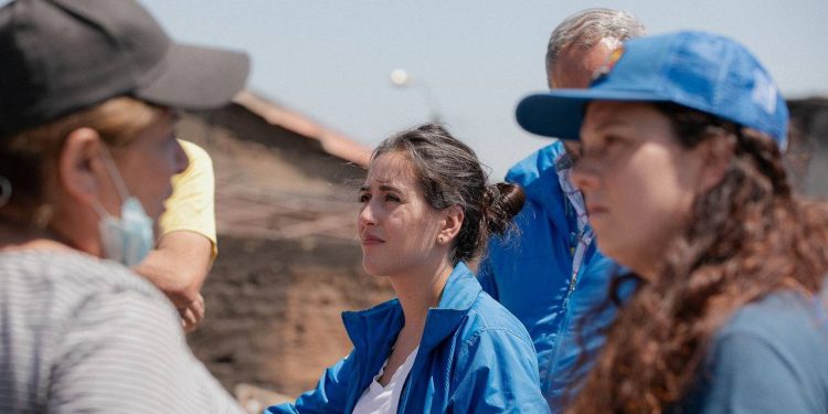 Vecinos de Canal Beagle recibieron confirmación de próximo inicio de construcción de las primeras 82 viviendas definitivas tras Megaincendio