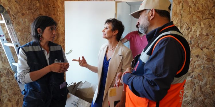 Comienza la instalación de las viviendas de emergencia en Quilpué: tres familias de Pompeya Sur recibieron los primeros ejemplares