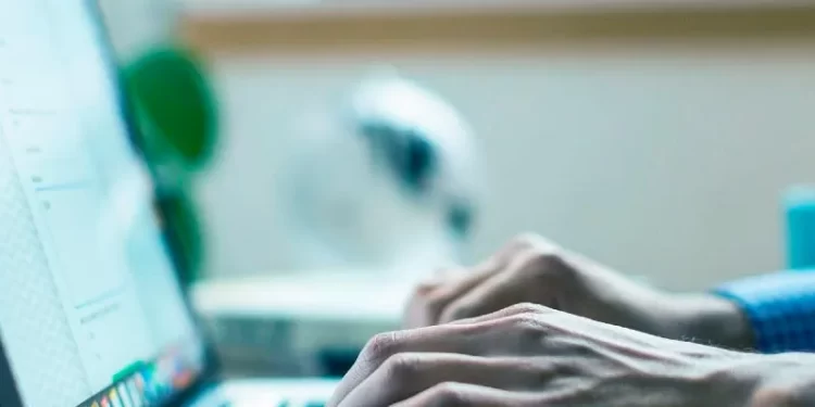 Habilitan servicio gratuito de transferencias internacionales para ayudar a damnificados por incendios