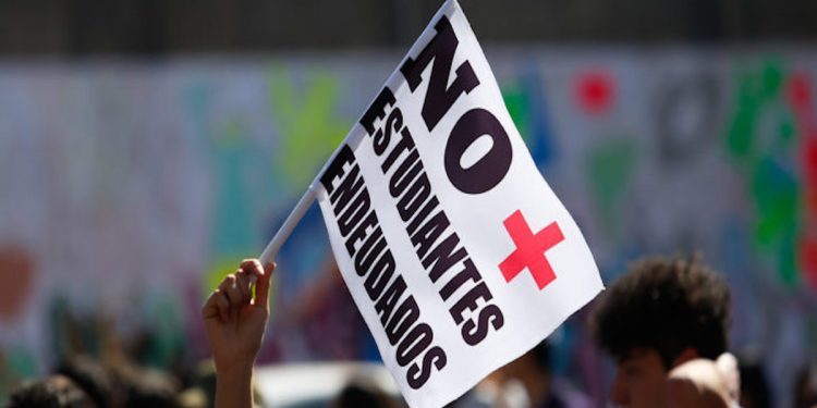 Preocupación por aumento de morosos del CAE: Diputados y experto responsabilizan al gobierno por “promesas de campaña”