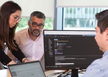 Impacto positivo de la tecnología: El 44% de los chilenos cree que los ayuda a relacionarse