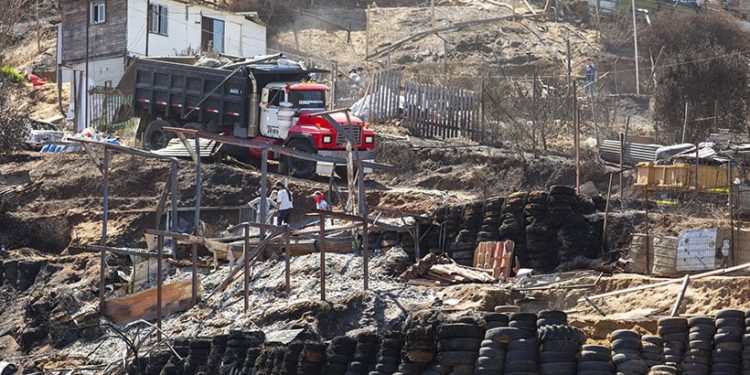 Nuevas medidas de apoyo por incendios en Valparaíso: Gobierno anuncia entrega de bonos y beneficios adicionales