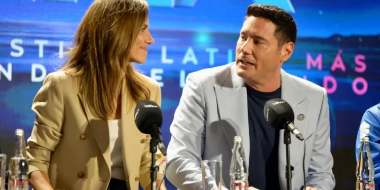 Pancho Saavedra y María Luisa Godoy Donan 5 Casas a Damnificados en Viña del Mar