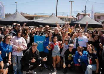 Jurados del Festival de la Canción llaman a colaborar con Campaña “Arriba Viña“ en recorrido a sector afectado por incendio