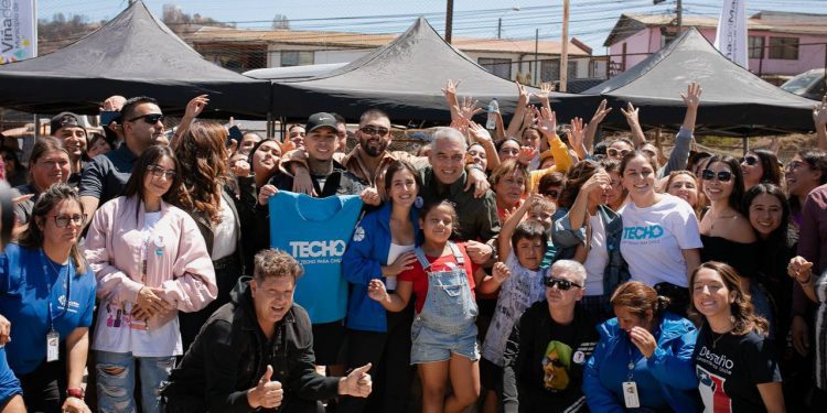 Jurados del Festival de la Canción llaman a colaborar con Campaña “Arriba Viña“ en recorrido a sector afectado por incendio