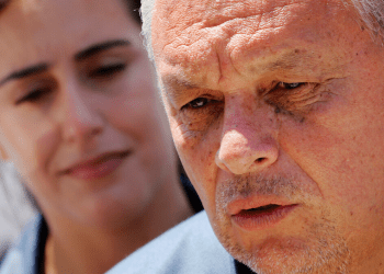 «Un puñado de hueones miserables»: Gobernador Mundaca sugiere motivación política detrás de incendios