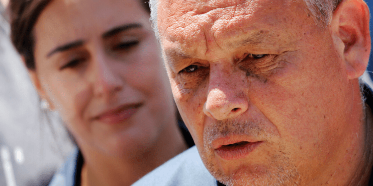 «Un puñado de hueones miserables»: Gobernador Mundaca sugiere motivación política detrás de incendios