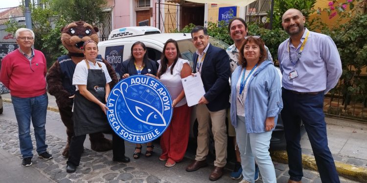 Restaurant Tres Peces recibe el Sello Azul de Sernapesca para su punto de venta móvil