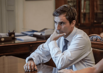 Hijo de Sebastián Piñera es demandado por usura en préstamo con intereses excesivos